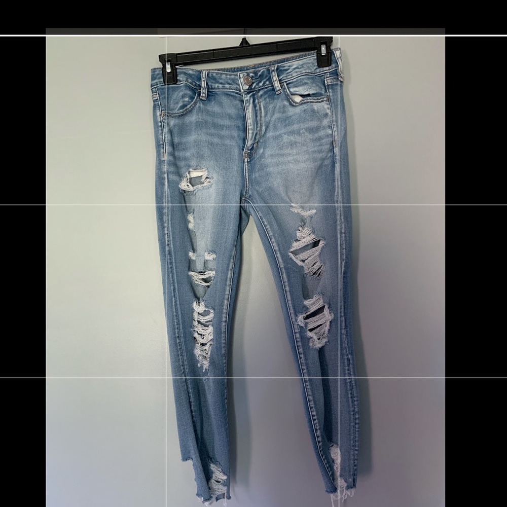 American Eagle Destroyed Raw Hemmed jeggings. ⚡️